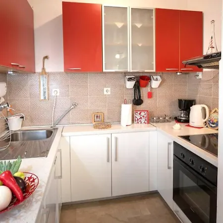 Tatil Evi House With Pool-splitska Splitska