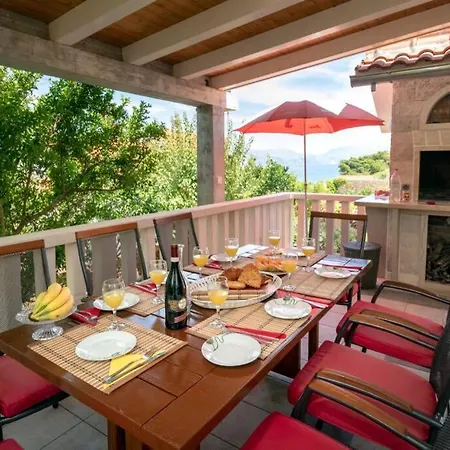 House With Pool-splitska Tatil Evi Splitska