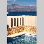 House With Pool-splitska