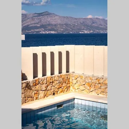 House With Pool-splitska