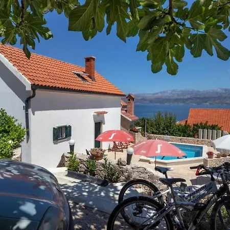 House With Pool-splitska