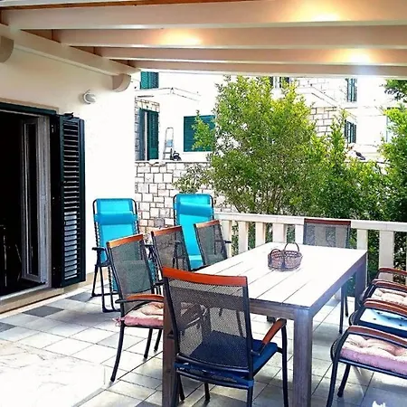 House With Pool-splitska