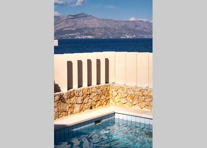 House With Pool-splitska