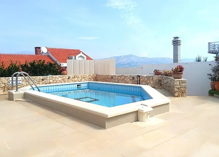 度假居 House With Pool-splitska *