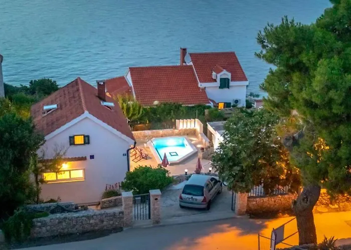 度假居 House With Pool-splitska *