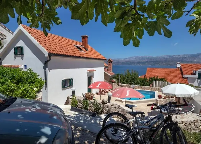 House With Pool-splitska