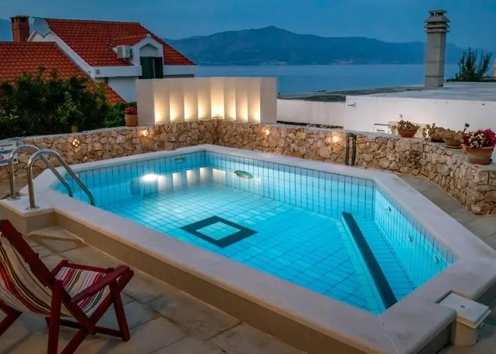 度假居 House With Pool-splitska *