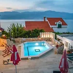 House With Pool-splitska Feriehus