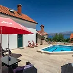 House With Pool-splitska Feriehus Splitska