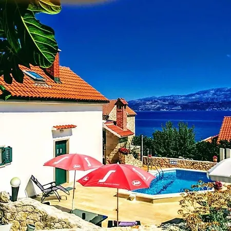 Feriehus House With Pool-splitska *