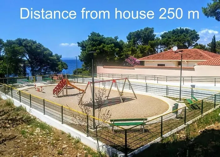 House With Pool-splitska